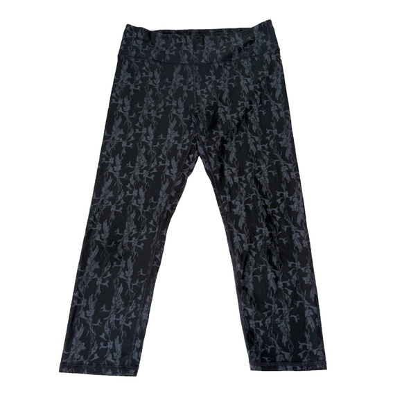 🖤 Fabletics Define PowerHold Capri Leggings – Black Petal Print – Size Small 🖤 - Picture 1 of 7